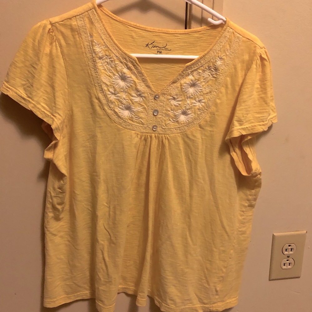 Ladies top with extra room.